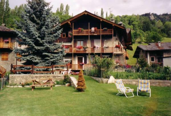 Le Vieux Noyer - Appartamenti Al Verde Villaggio Di Rumiod Сен-Пьер Экстерьер фото