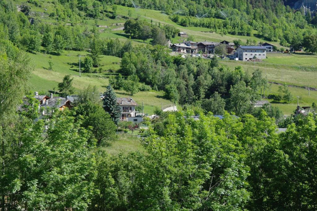 Le Vieux Noyer - Appartamenti Al Verde Villaggio Di Rumiod Сен-Пьер Экстерьер фото