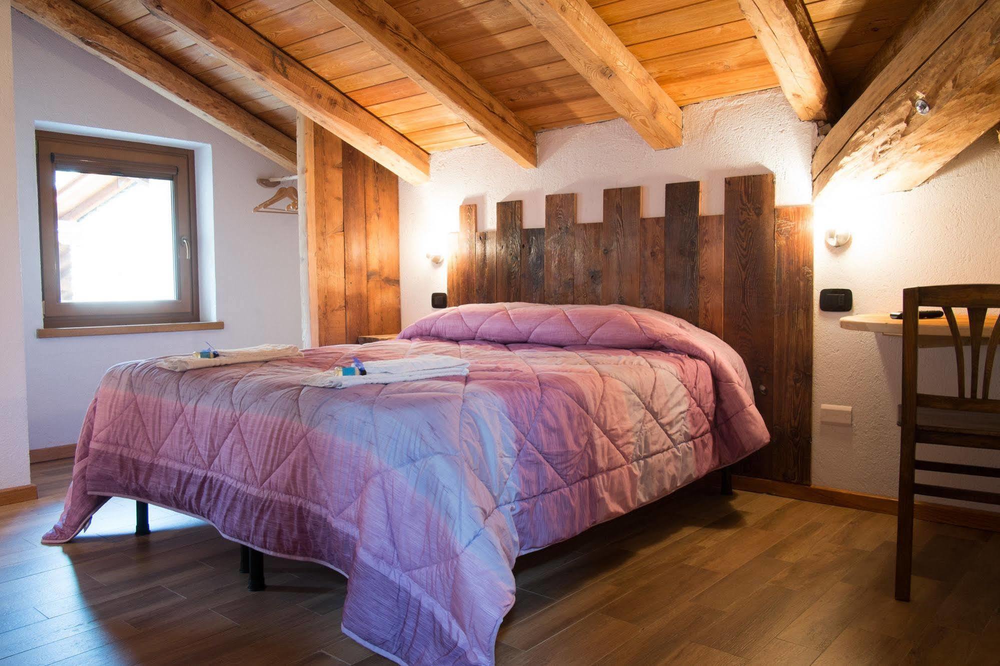 Le Vieux Noyer - Appartamenti Al Verde Villaggio Di Rumiod Сен-Пьер Экстерьер фото