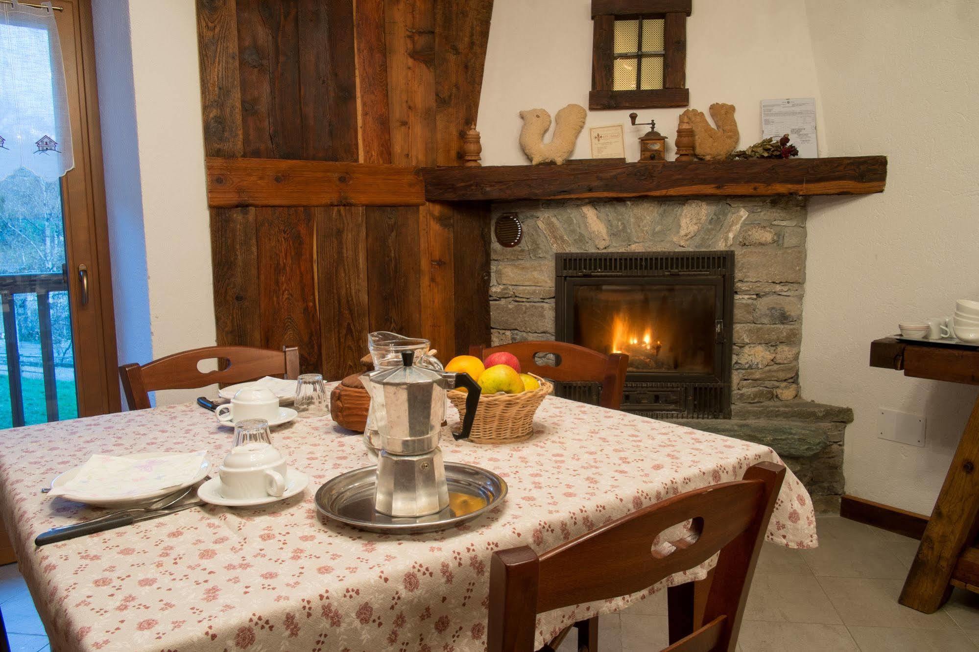 Le Vieux Noyer - Appartamenti Al Verde Villaggio Di Rumiod Сен-Пьер Экстерьер фото