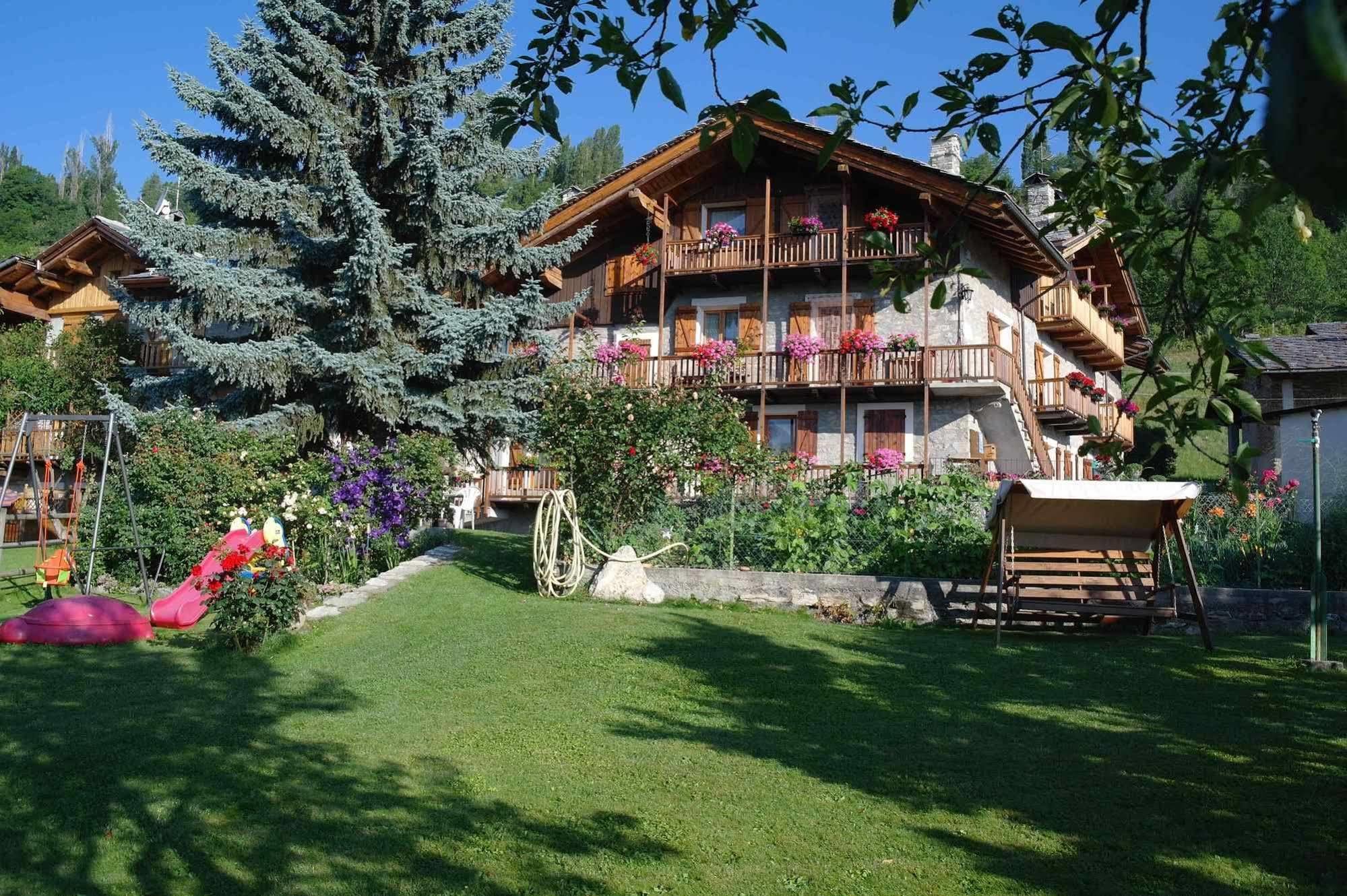 Le Vieux Noyer - Appartamenti Al Verde Villaggio Di Rumiod Сен-Пьер Экстерьер фото